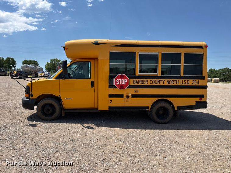 image for item FB6768 2005 Chevrolet Blue Bird school bus