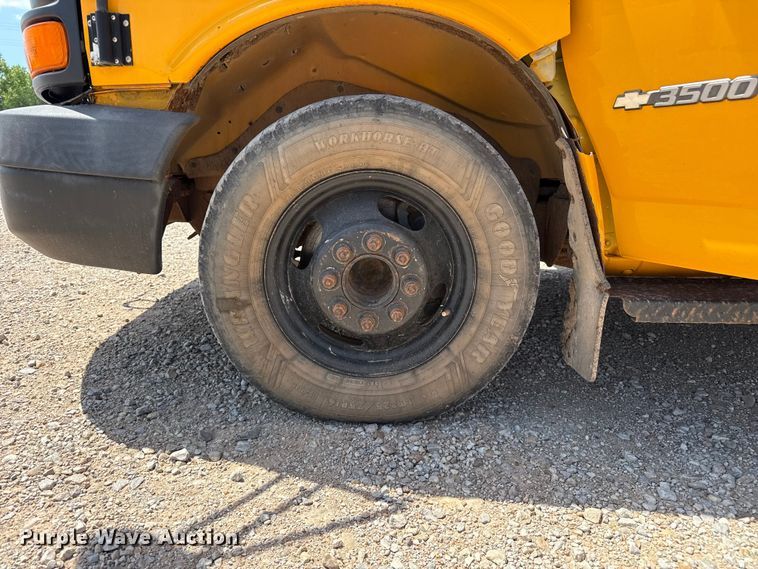 image for item FB6768 2005 Chevrolet Blue Bird school bus