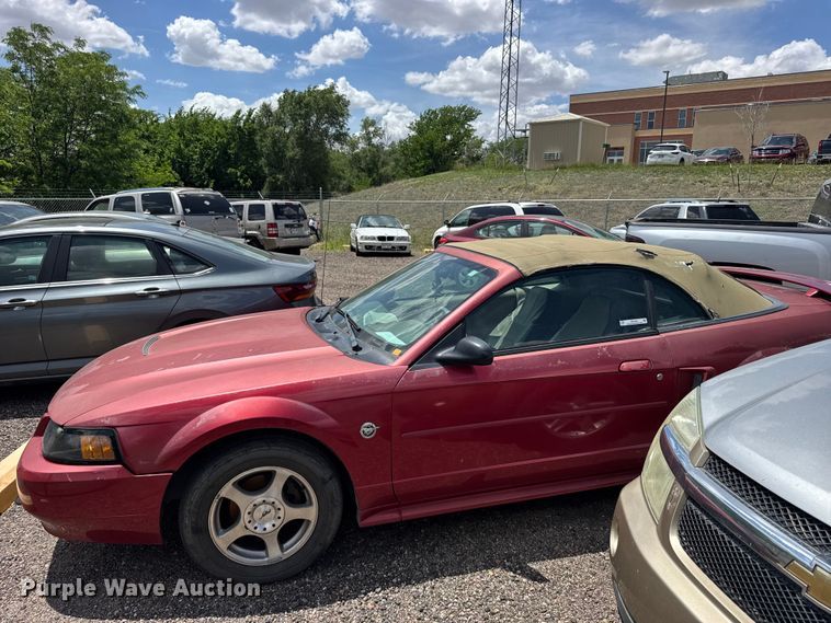 image for item FB7444 2004 Ford Mustang convertible