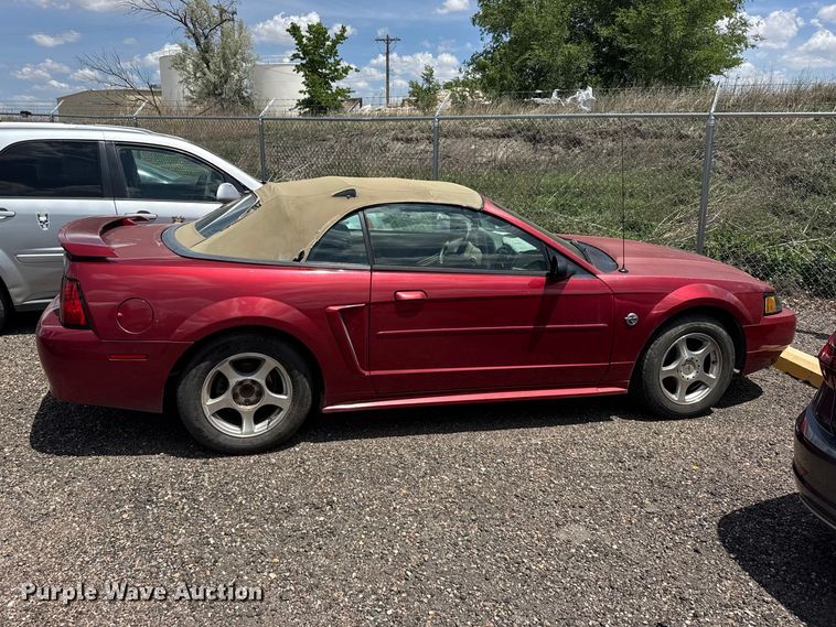 image for item FB7444 2004 Ford Mustang convertible