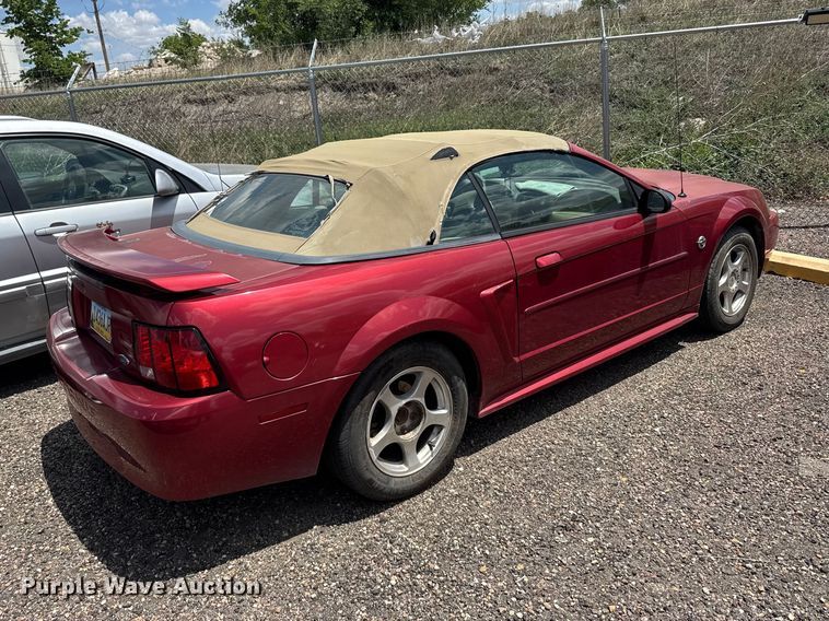 image for item FB7444 2004 Ford Mustang convertible