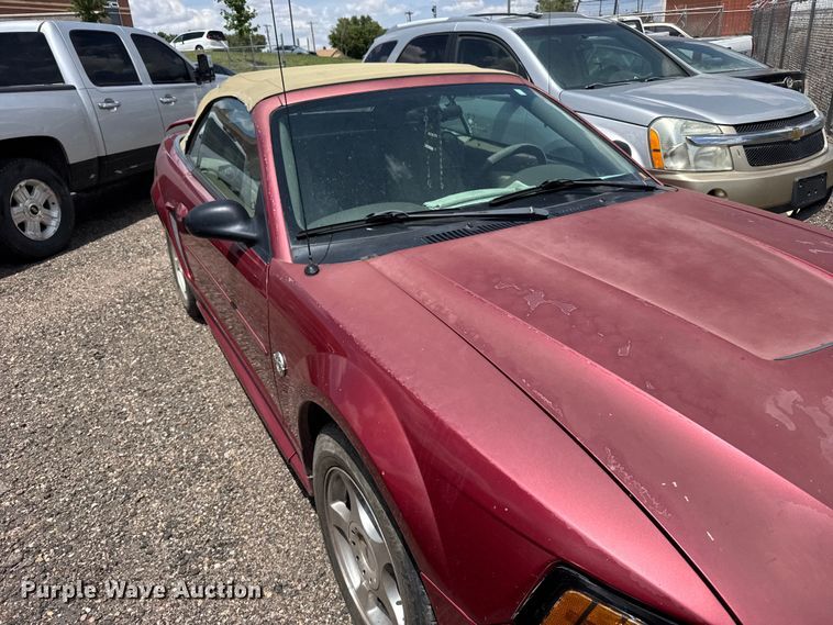 image for item FB7444 2004 Ford Mustang convertible