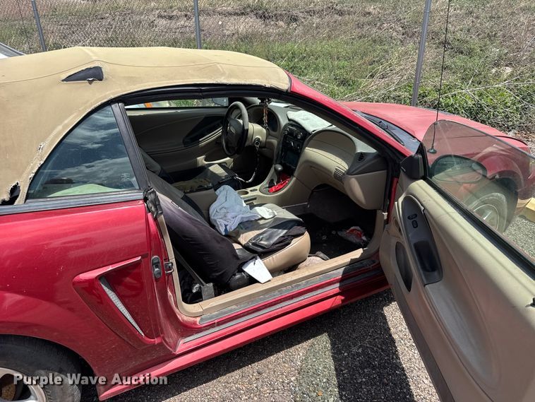 image for item FB7444 2004 Ford Mustang convertible