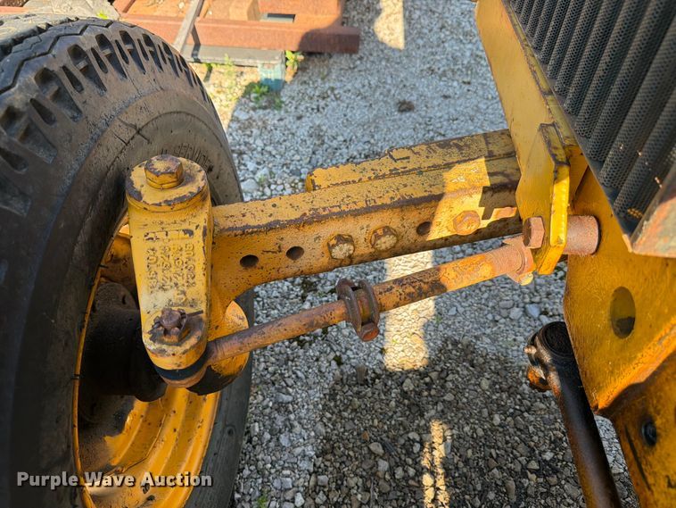 image for item FB8193 John Deere 401B tractor