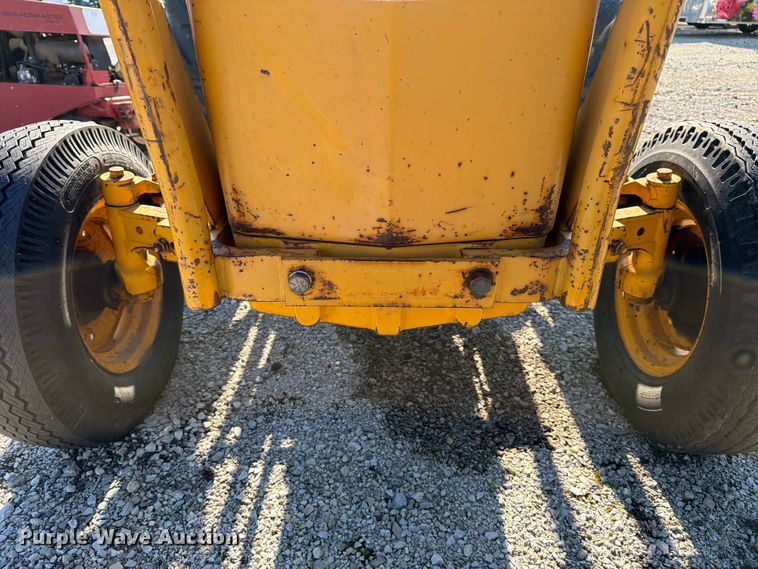 image for item FB8193 John Deere 401B tractor