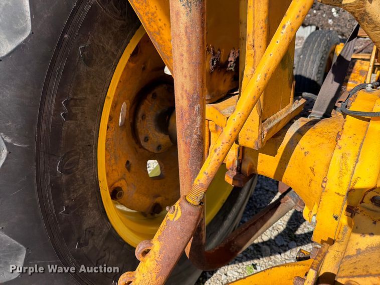 image for item FB8193 John Deere 401B tractor