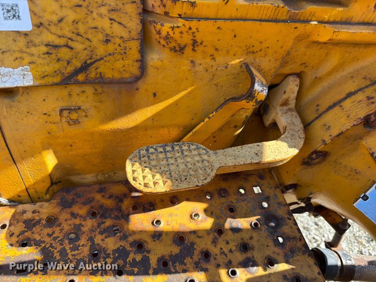 image for item FB8193 John Deere 401B tractor