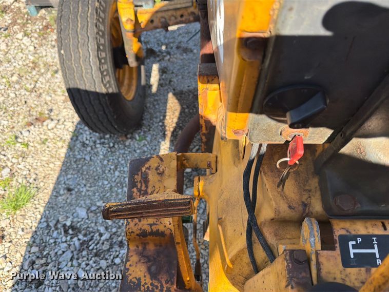 image for item FB8193 John Deere 401B tractor
