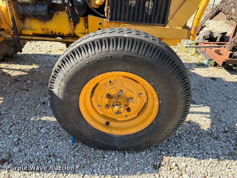 image for item FB8193 John Deere 401B tractor