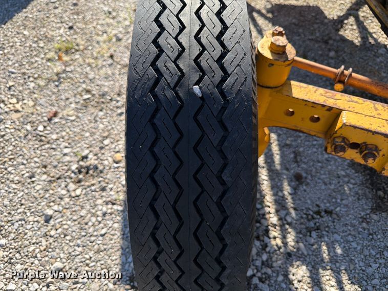 image for item FB8193 John Deere 401B tractor