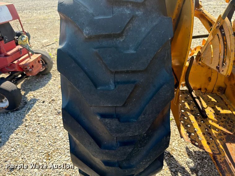 image for item FB8193 John Deere 401B tractor