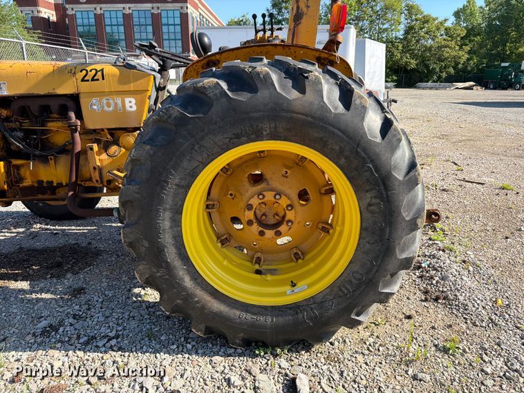 image for item FB8193 John Deere 401B tractor