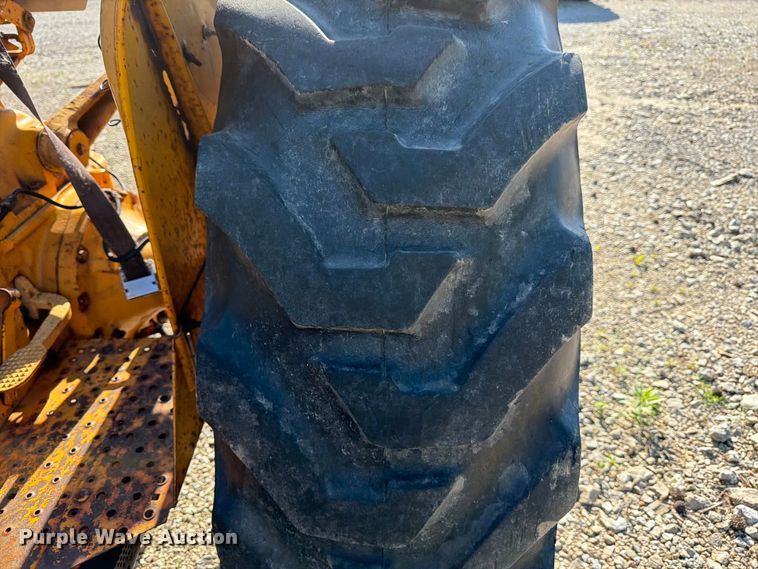 image for item FB8193 John Deere 401B tractor