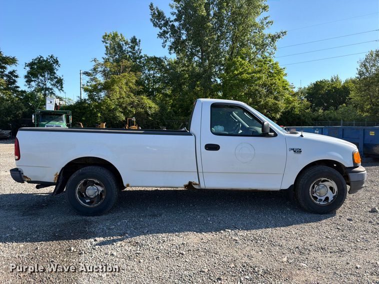 image for item FB8198 2004 Ford F150 pickup truck