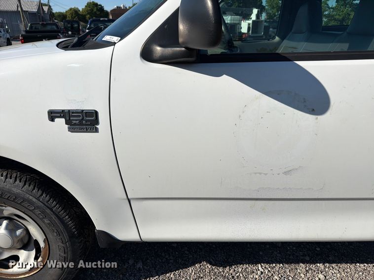 image for item FB8198 2004 Ford F150 pickup truck