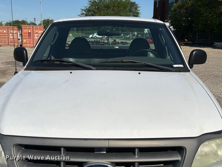 image for item FB8198 2004 Ford F150 pickup truck