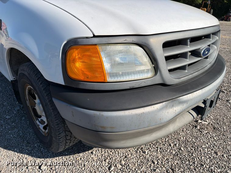 image for item FB8198 2004 Ford F150 pickup truck