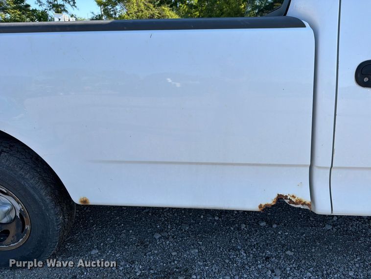 image for item FB8198 2004 Ford F150 pickup truck