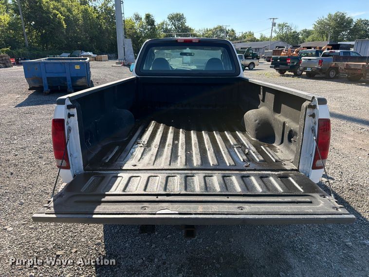 image for item FB8198 2004 Ford F150 pickup truck