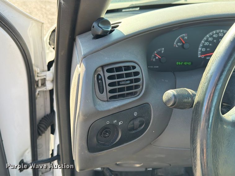 image for item FB8198 2004 Ford F150 pickup truck
