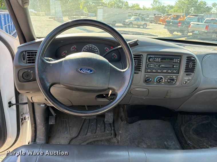 image for item FB8198 2004 Ford F150 pickup truck