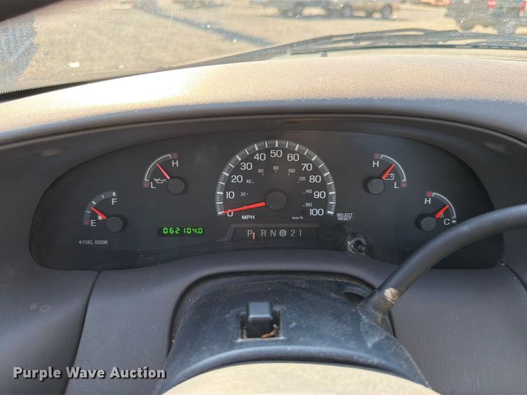 image for item FB8198 2004 Ford F150 pickup truck