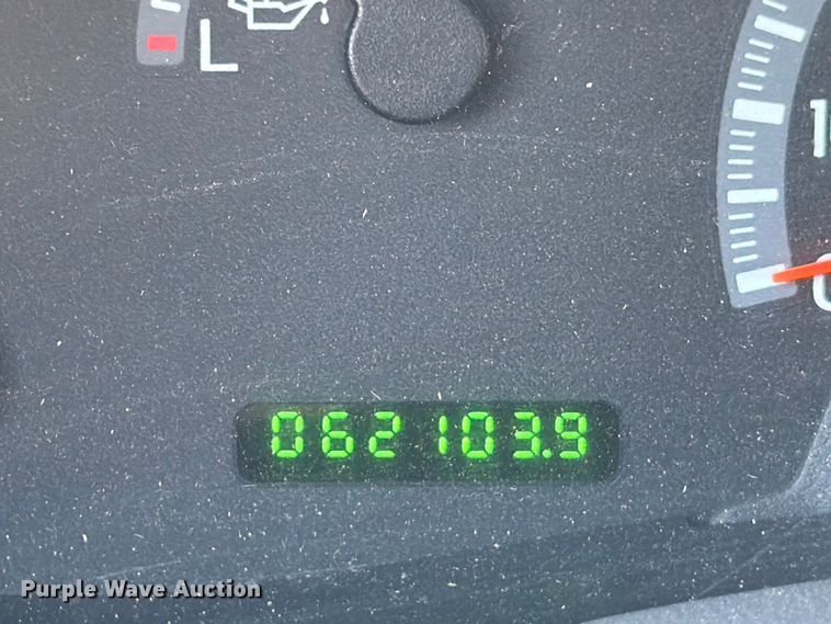 image for item FB8198 2004 Ford F150 pickup truck