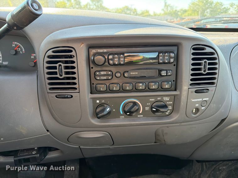 image for item FB8198 2004 Ford F150 pickup truck