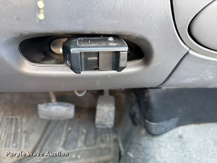 image for item FB8198 2004 Ford F150 pickup truck