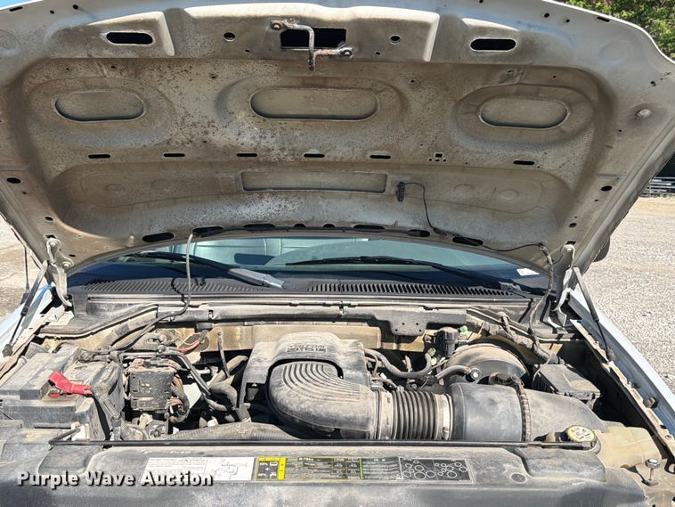 image for item FB8198 2004 Ford F150 pickup truck