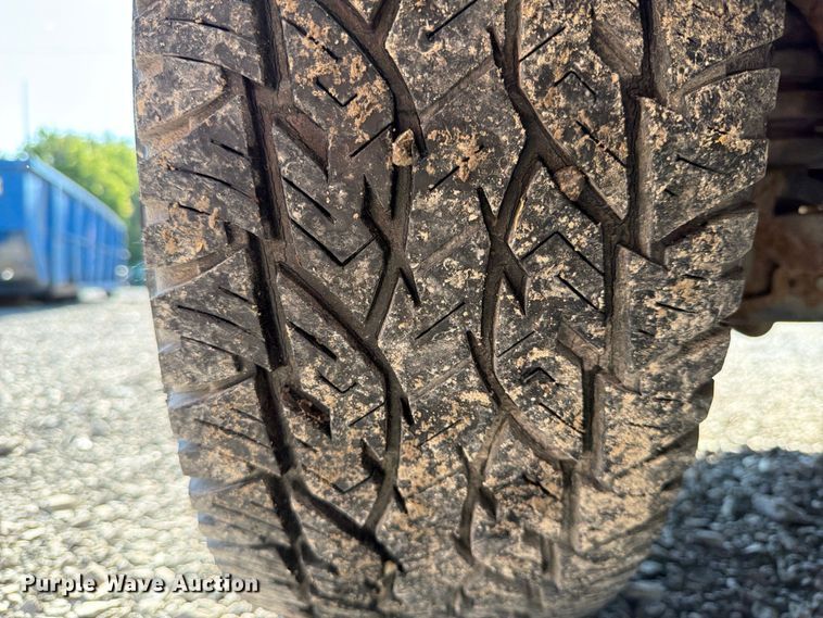 image for item FB8198 2004 Ford F150 pickup truck