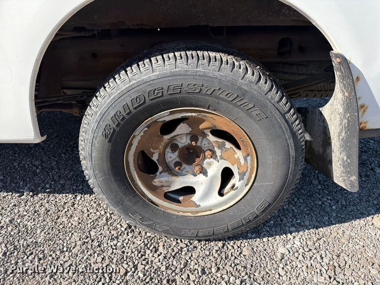 image for item FB8198 2004 Ford F150 pickup truck
