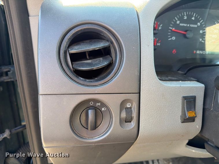 image for item FB8200 2007 Ford F150 pickup truck
