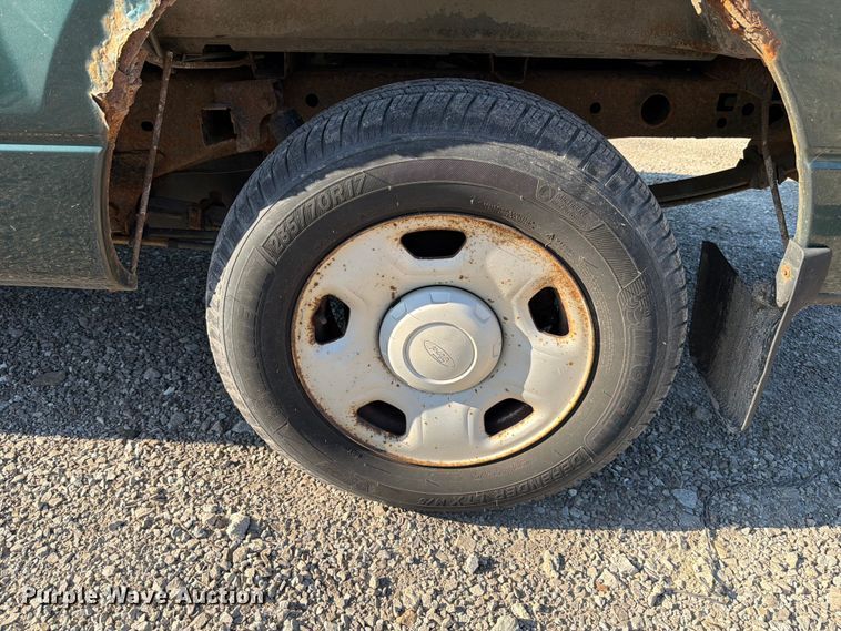 image for item FB8200 2007 Ford F150 pickup truck