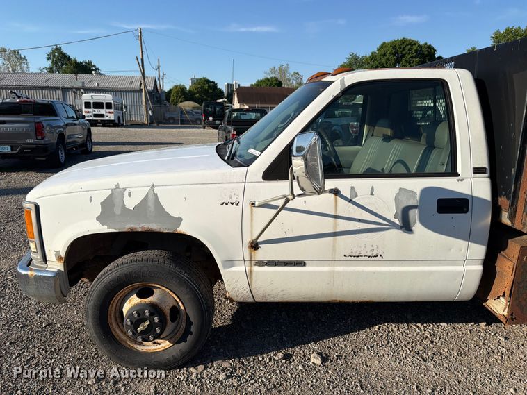 image for item FB8201 1995 Chevrolet C3500 dump flatbed pickup truck