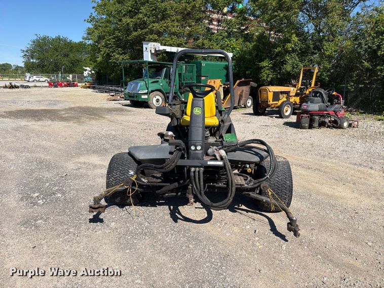 image for item FB8202 John Deere 3225C reel mower