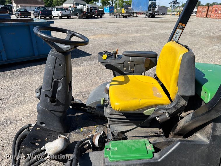 image for item FB8202 John Deere 3225C reel mower