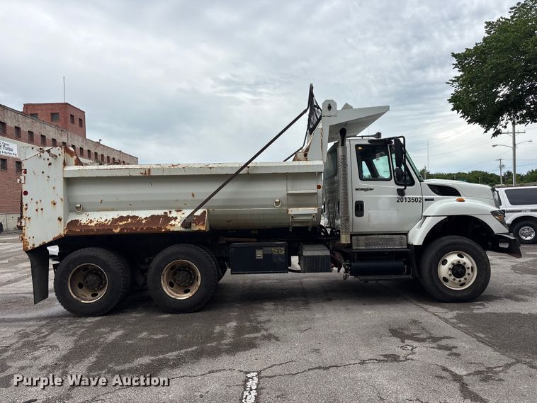 image for item FB8829 2013 International 7400 dump truck