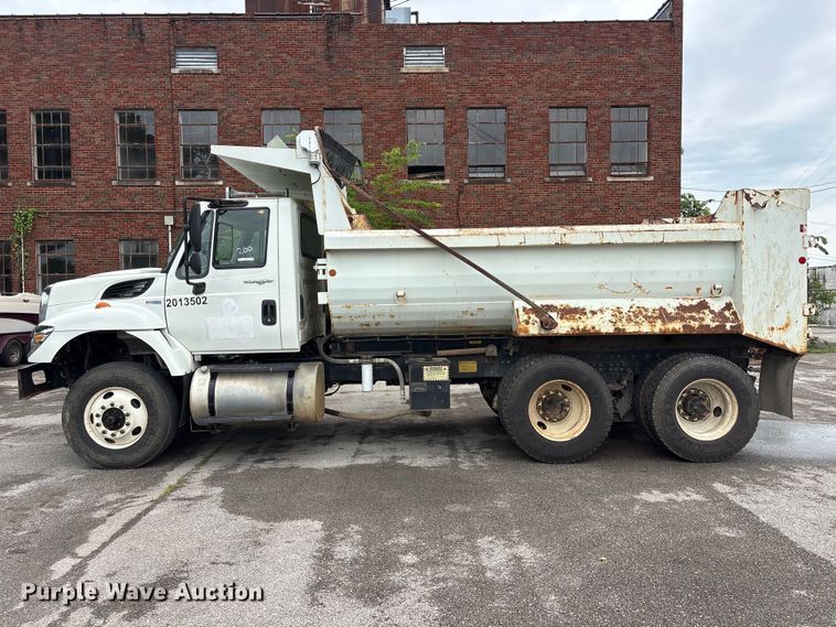 image for item FB8829 2013 International 7400 dump truck