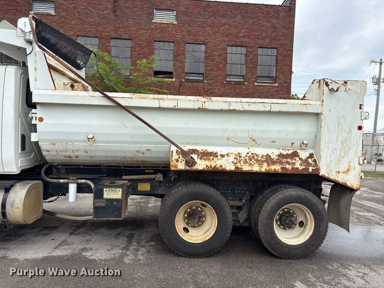 image for item FB8829 2013 International 7400 dump truck