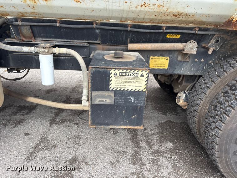 image for item FB8829 2013 International 7400 dump truck
