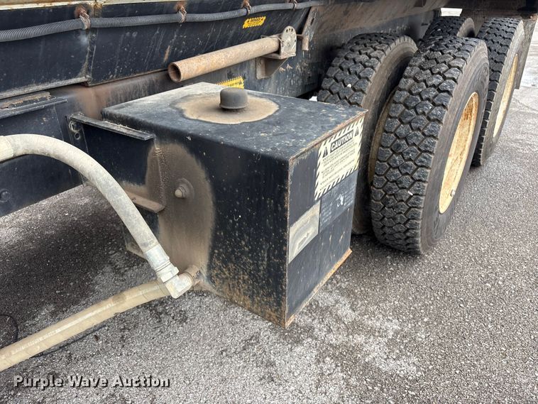 image for item FB8829 2013 International 7400 dump truck