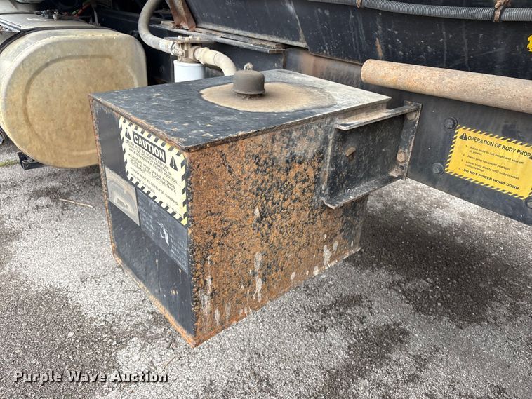 image for item FB8829 2013 International 7400 dump truck