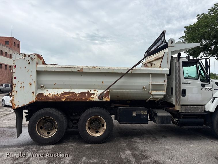 image for item FB8829 2013 International 7400 dump truck