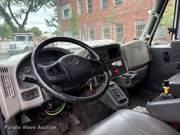 image for item FB8829 2013 International 7400 dump truck