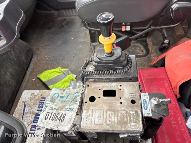 image for item FB8829 2013 International 7400 dump truck
