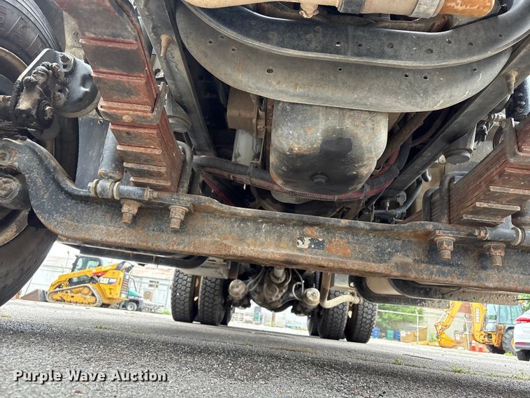 image for item FB8829 2013 International 7400 dump truck