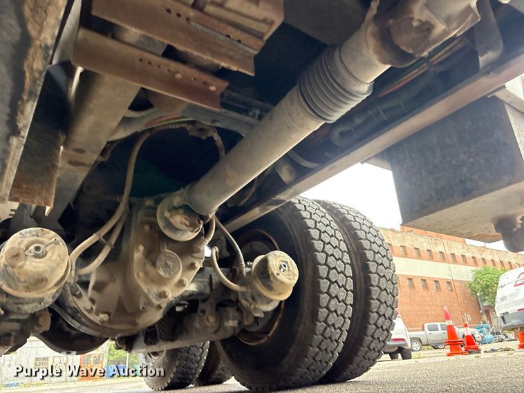 image for item FB8829 2013 International 7400 dump truck