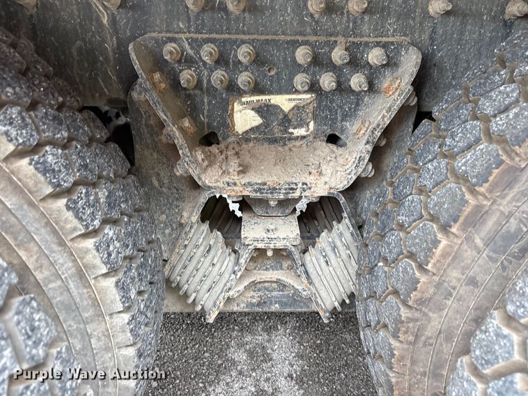 image for item FB8829 2013 International 7400 dump truck