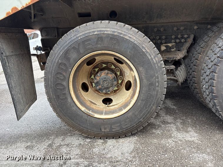image for item FB8829 2013 International 7400 dump truck